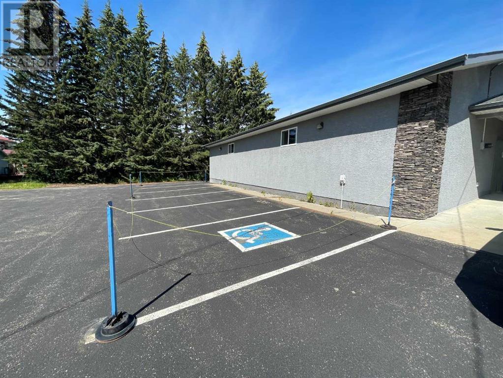 5219 49 Street Property Photo 3