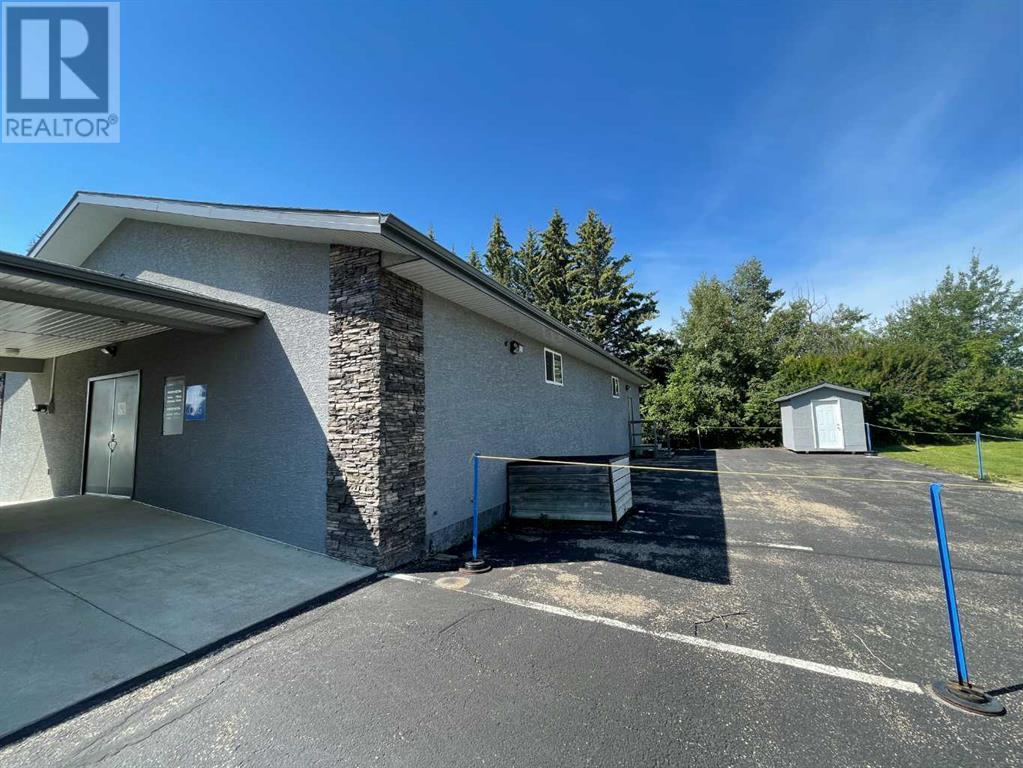 5219 49 Street Property Photo 7