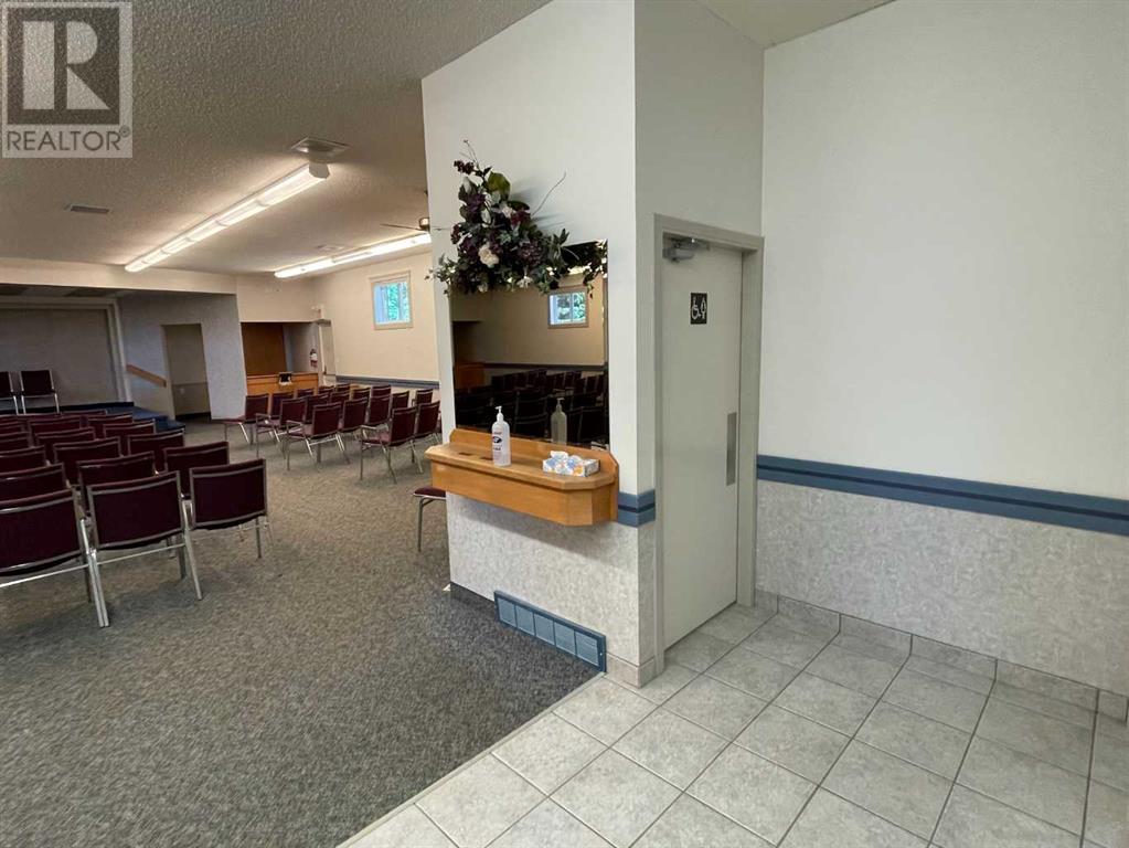5219 49 Street Property Photo 10