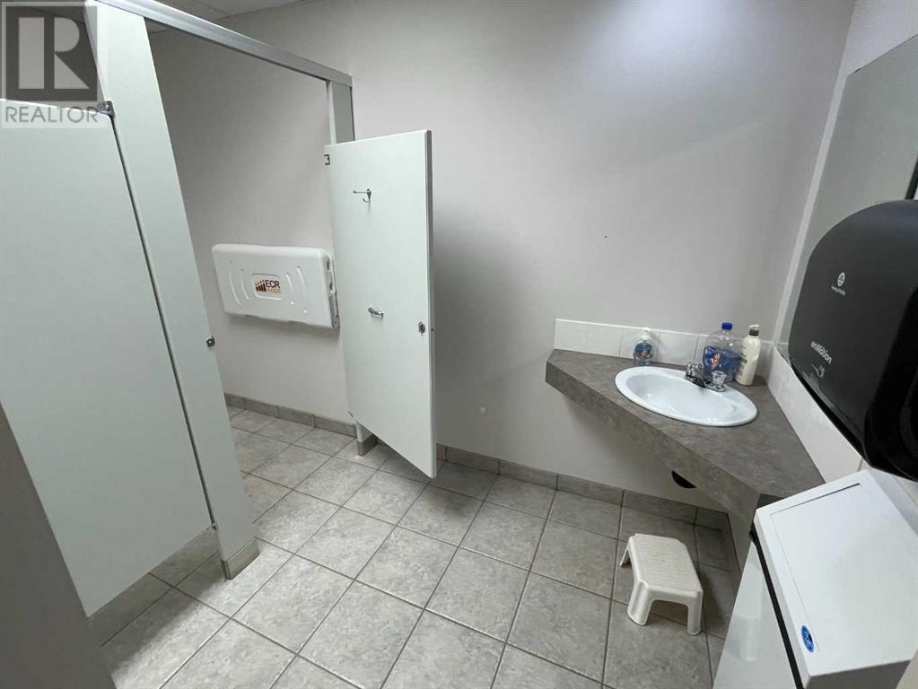 5219 49 Street Property Photo 11