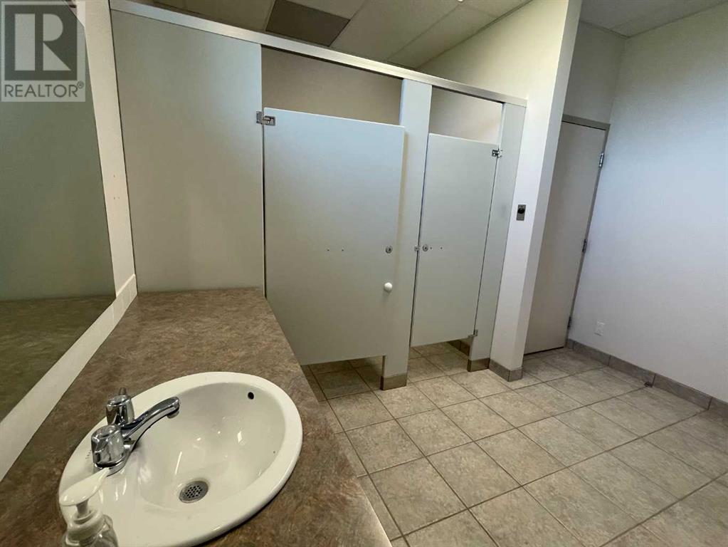 5219 49 Street Property Photo 14