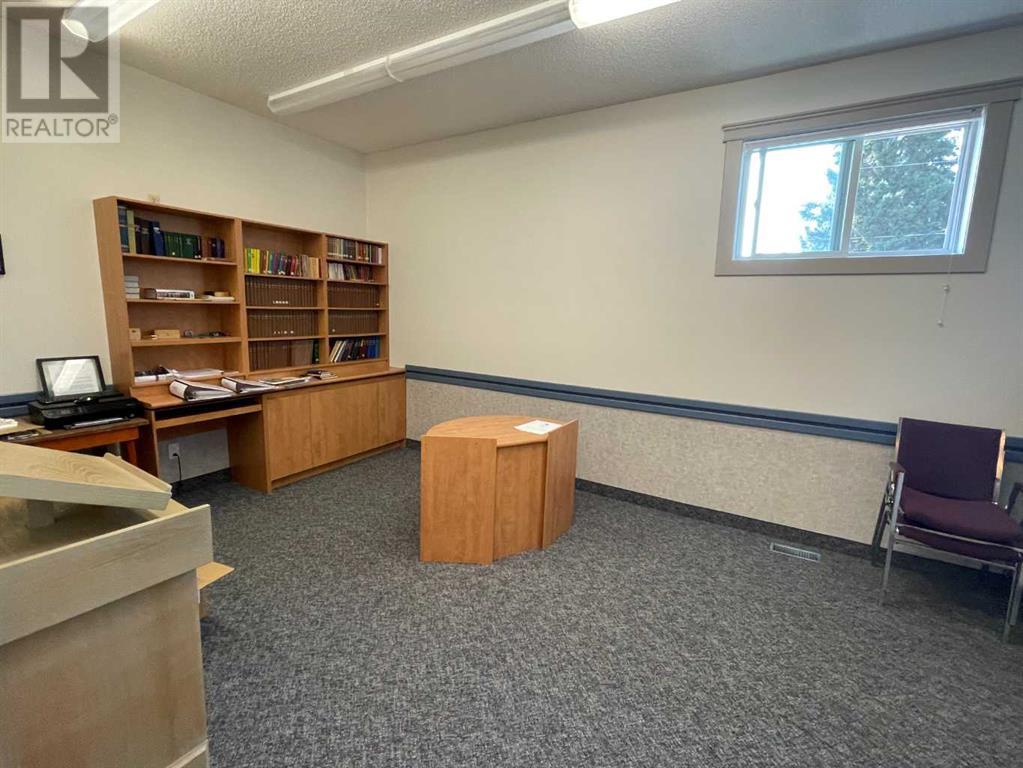 5219 49 Street Property Photo 15