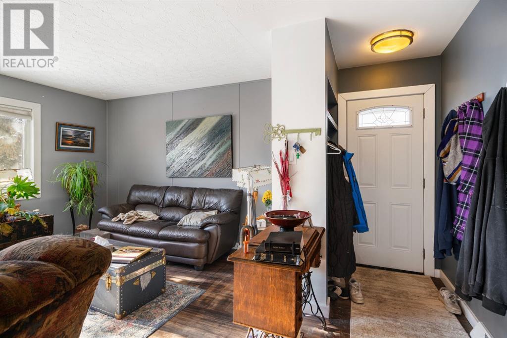 206 43 Avenue Sw Property Photo 4