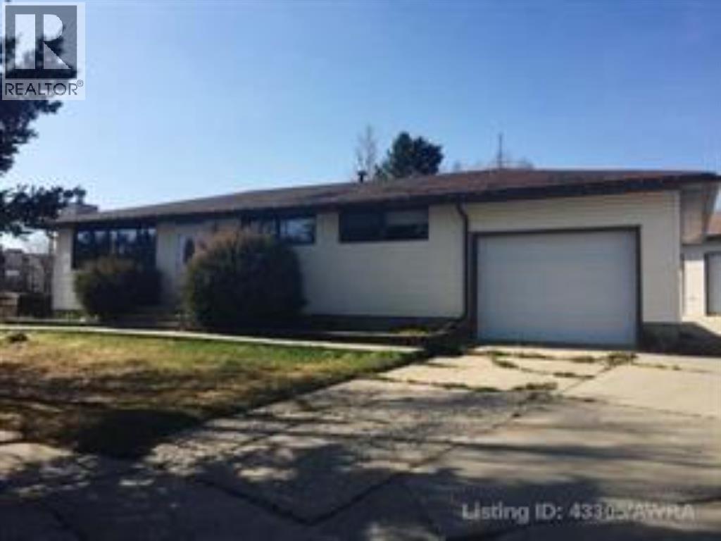 5412 Fir Crescent Property Photo 1