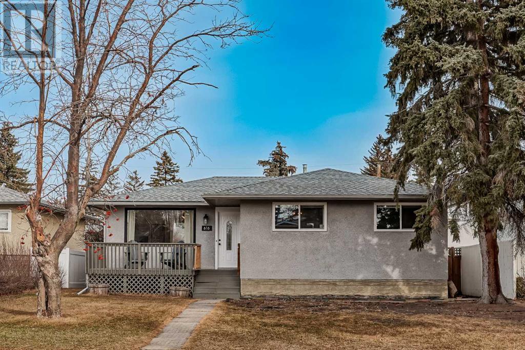 616 Aurora Place Se Property Photo