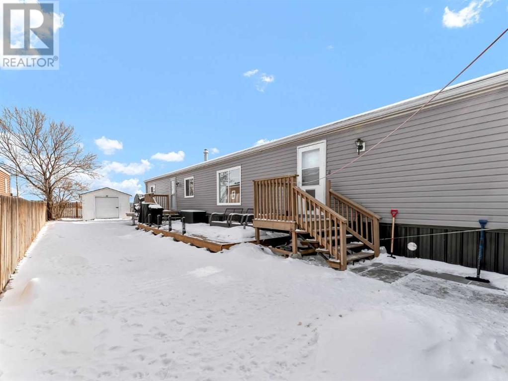 97 Meadow Lake Close E Property Photo