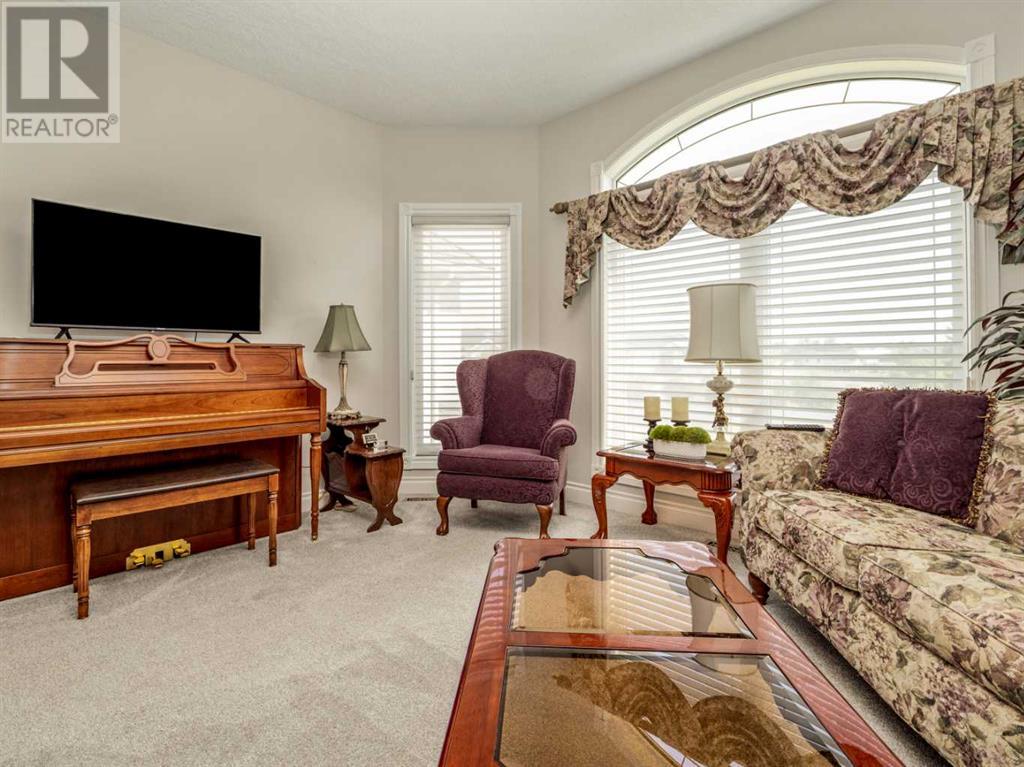321 10 Street W Property Photo 9