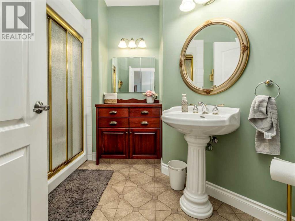 321 10 Street W Property Photo 24