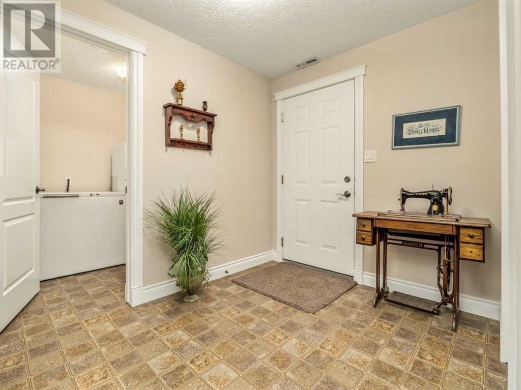 321 10 Street W Property Photo 26