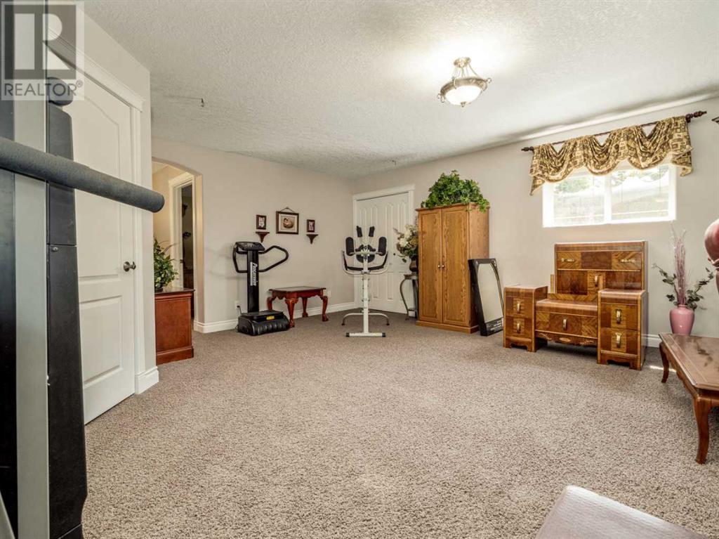 321 10 Street W Property Photo 33