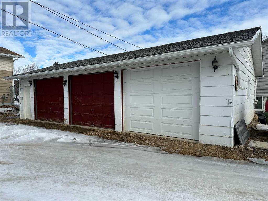 4601 55 Street Property Photo 3