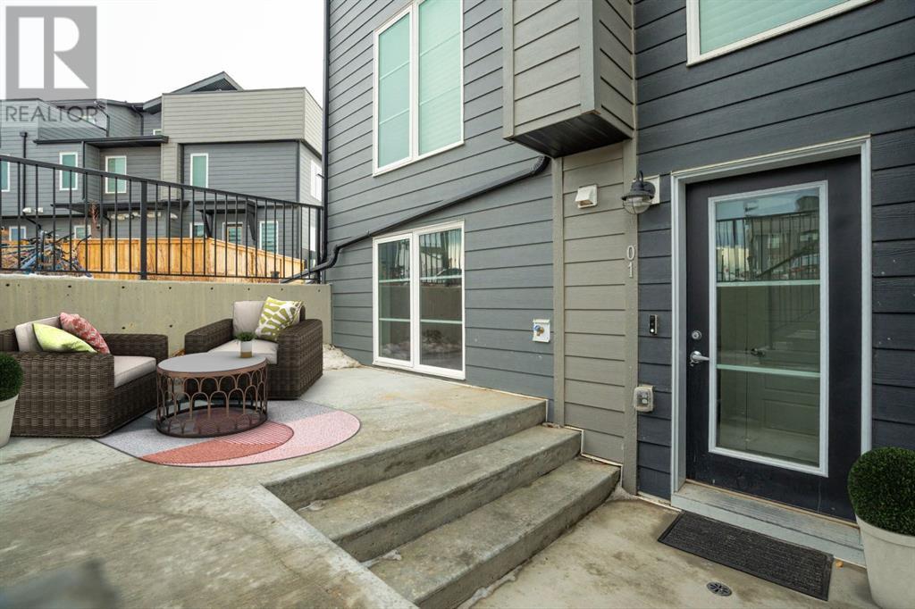 301, 260 Rowley Way Nw Property Photo