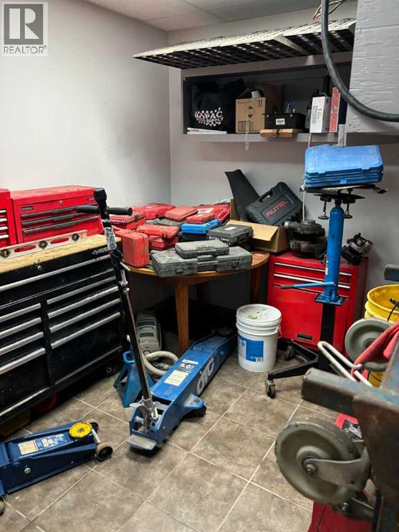 22a, 416 Meridian Road Se Property Photo 6