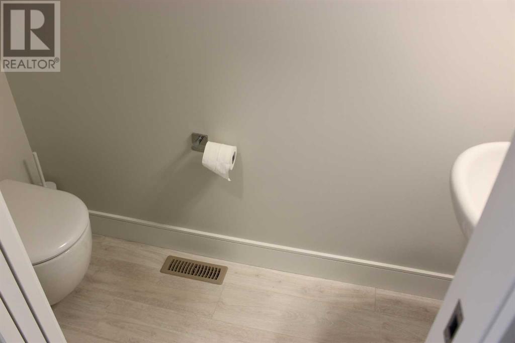 2604 45 Street S Property Photo 8