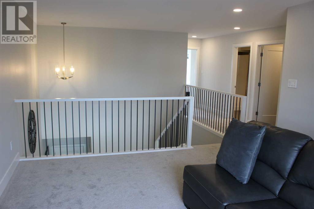 2604 45 Street S Property Photo 12