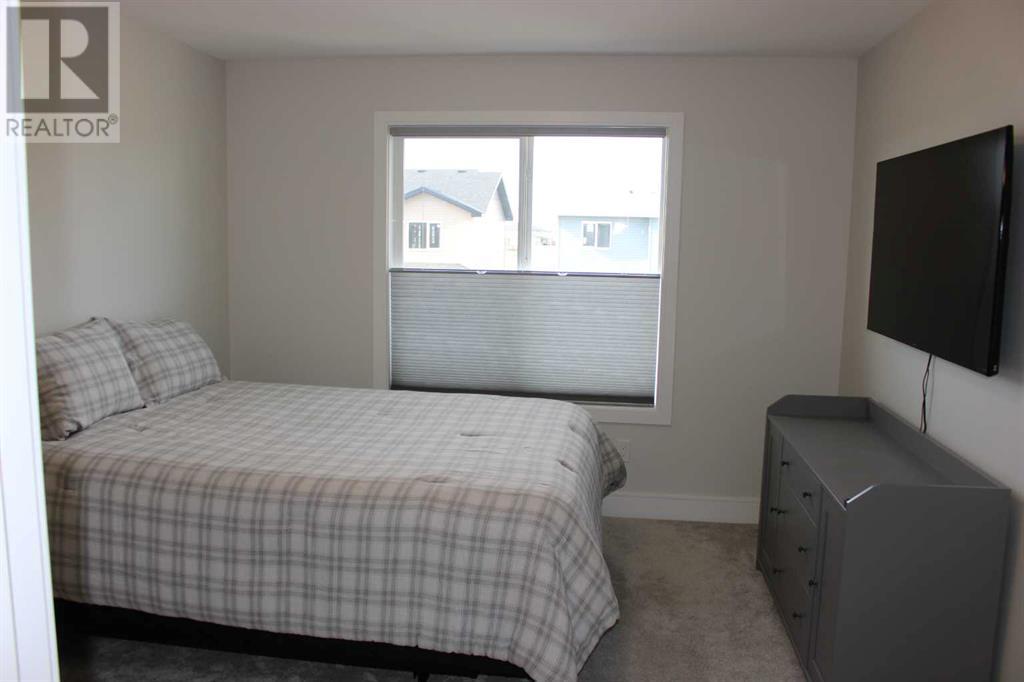 2604 45 Street S Property Photo 14