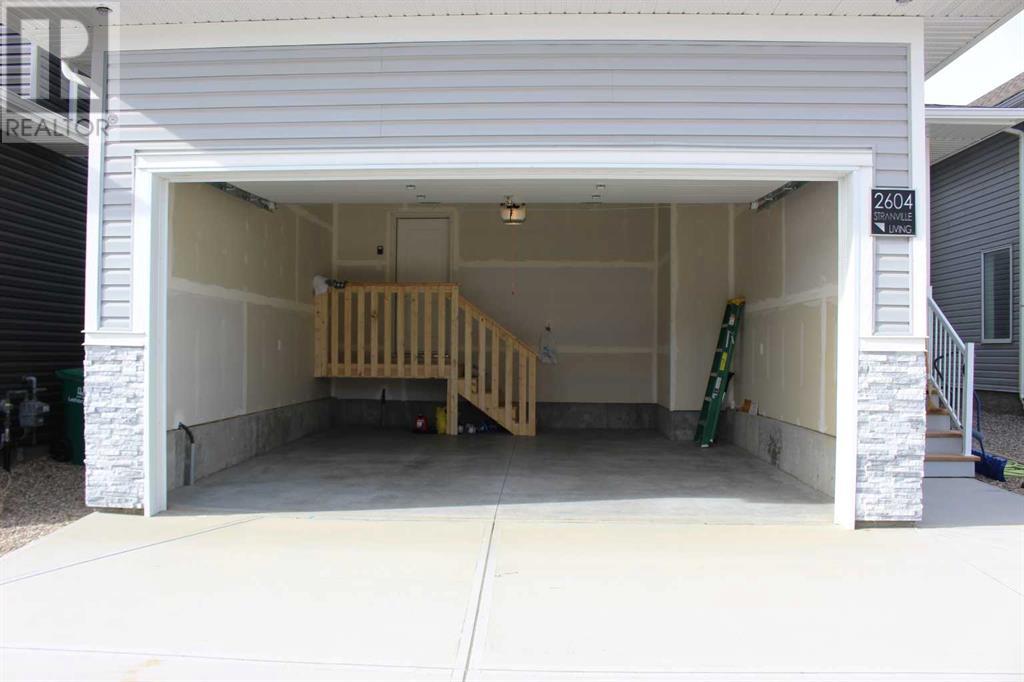 2604 45 Street S Property Photo 29