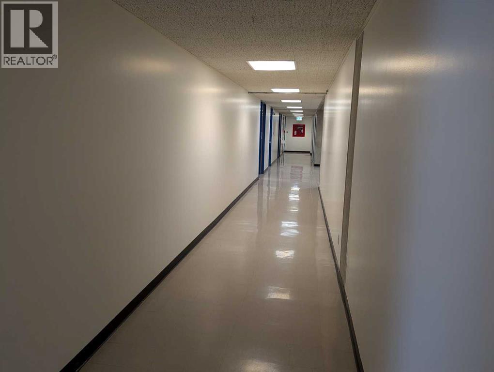 5025 50 Street Property Photo 3