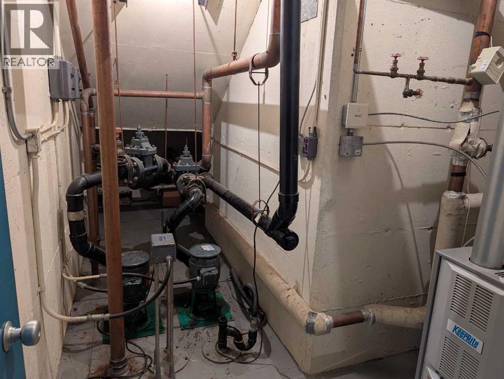 5025 50 Street Property Photo 5