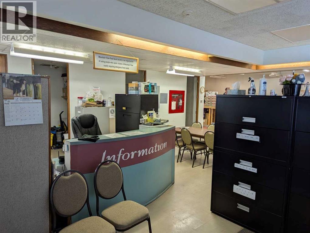 5025 50 Street Property Photo 7