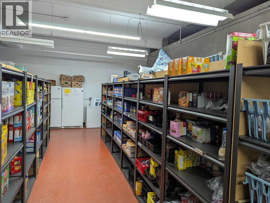 5025 50 Street Property Photo 9