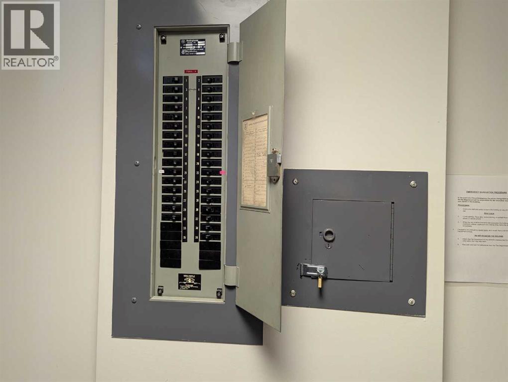 5025 50 Street Property Photo 13