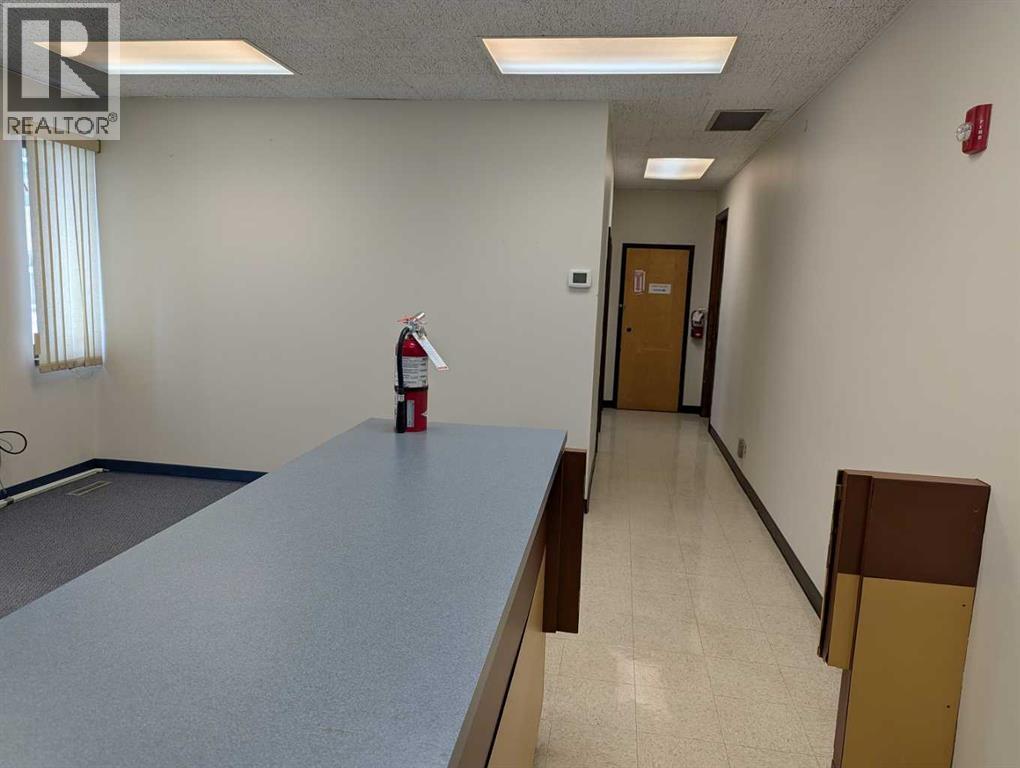 5025 50 Street Property Photo 15