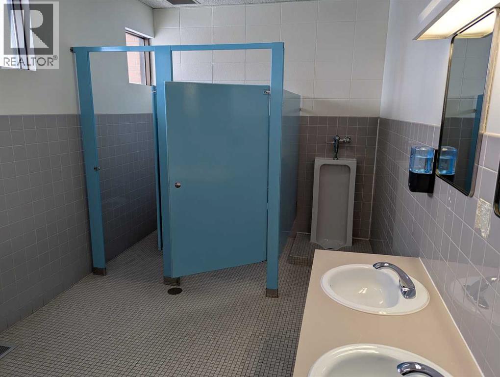 5025 50 Street Property Photo 16