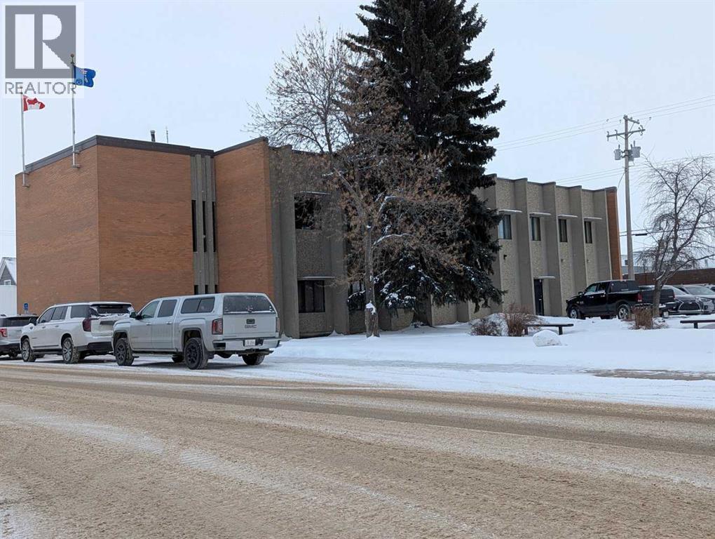 5025 50 Street Property Photo 17