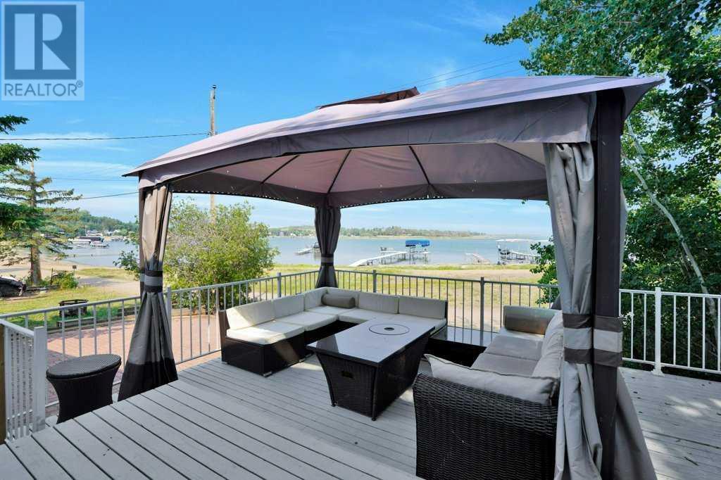34 Beach Street E Property Photo 2