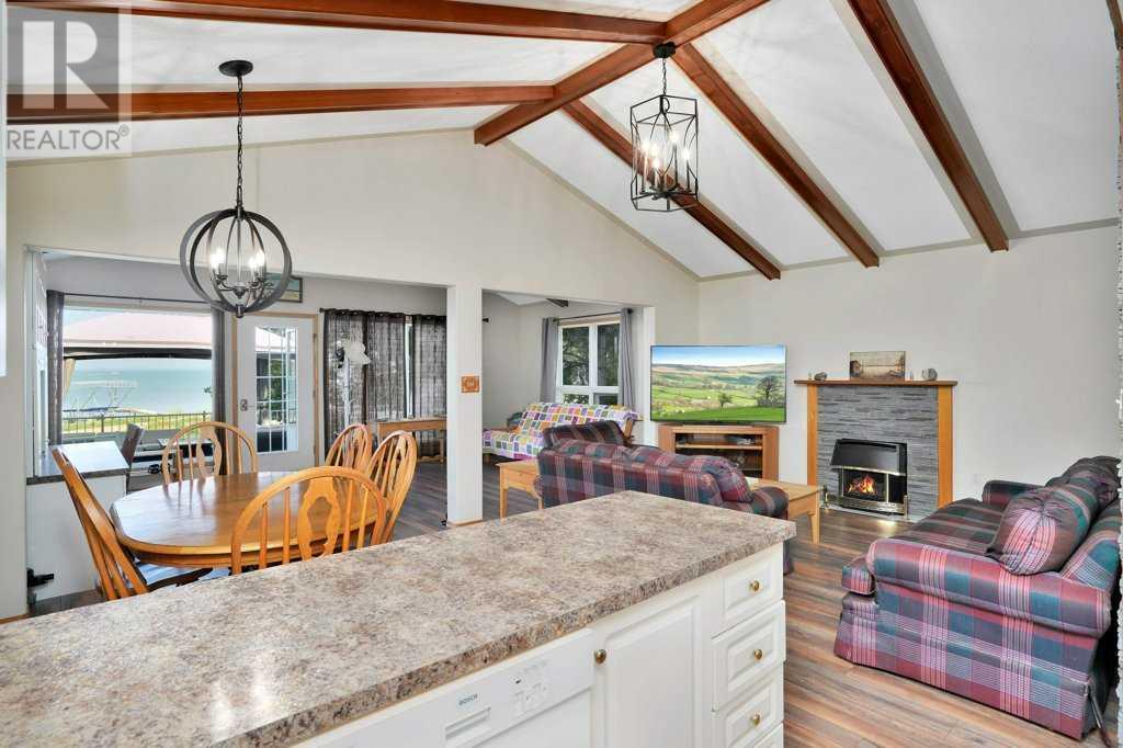 34 Beach Street E Property Photo 11