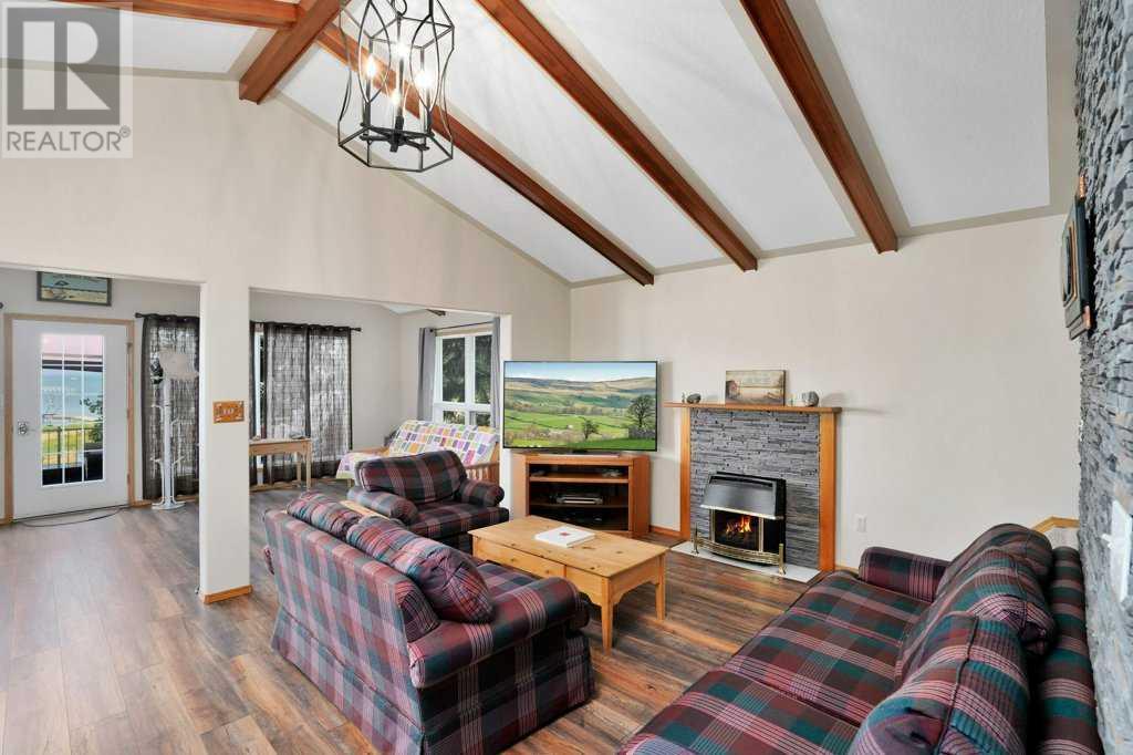 34 Beach Street E Property Photo 12