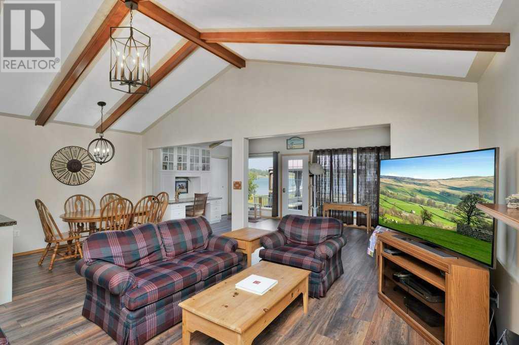34 Beach Street E Property Photo 13