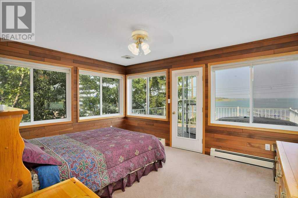 34 Beach Street E Property Photo 16