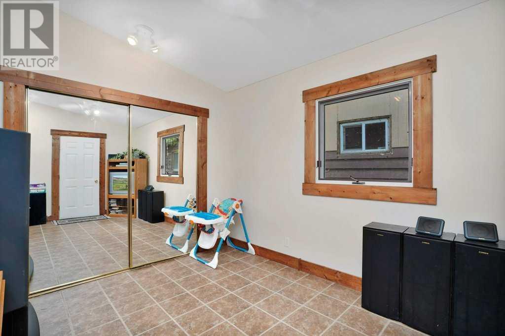 34 Beach Street E Property Photo 26