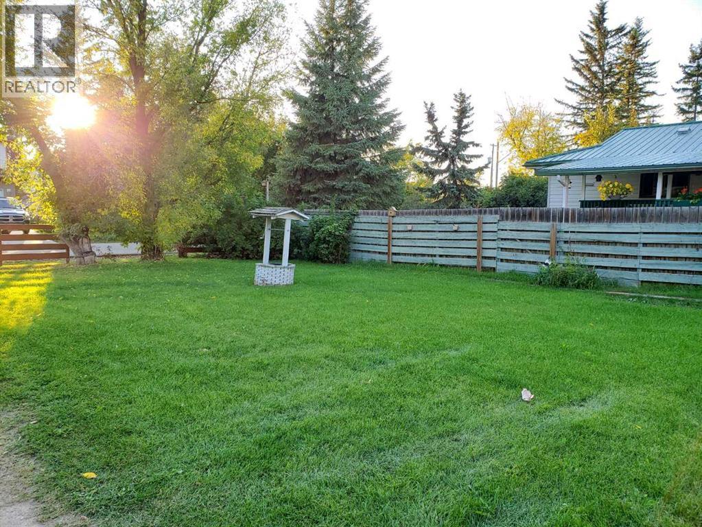 5031 47 Street Property Photo 2
