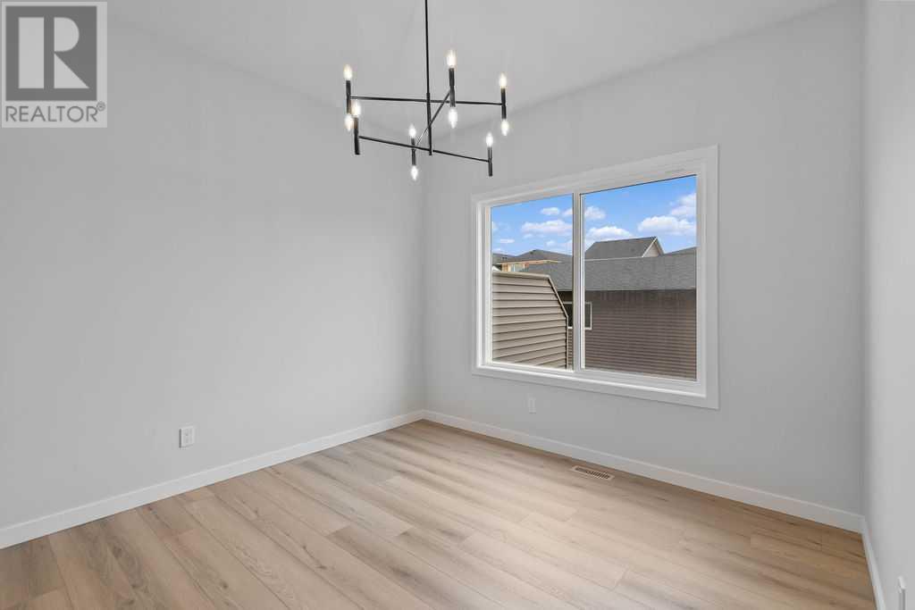 1025 Reynolds Crescent Sw Property Photo 9
