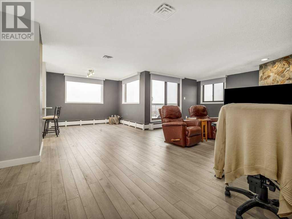 1p, 515 6 Street S Property Photo 10