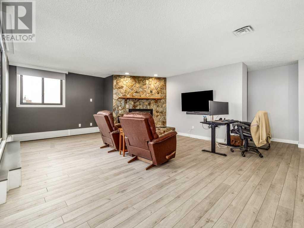 1p, 515 6 Street S Property Photo 16
