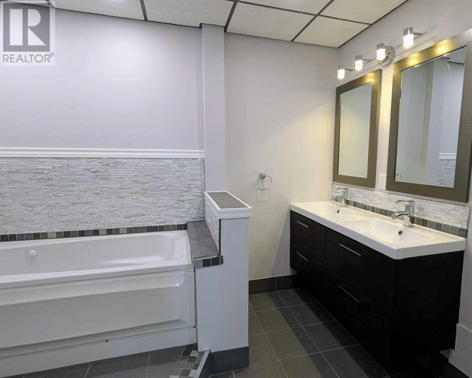 1p, 515 6 Street S Property Photo 22