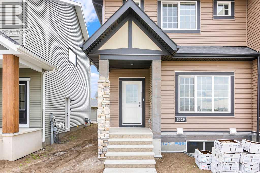 1029 Reynolds Crescent Sw Property Photo 2