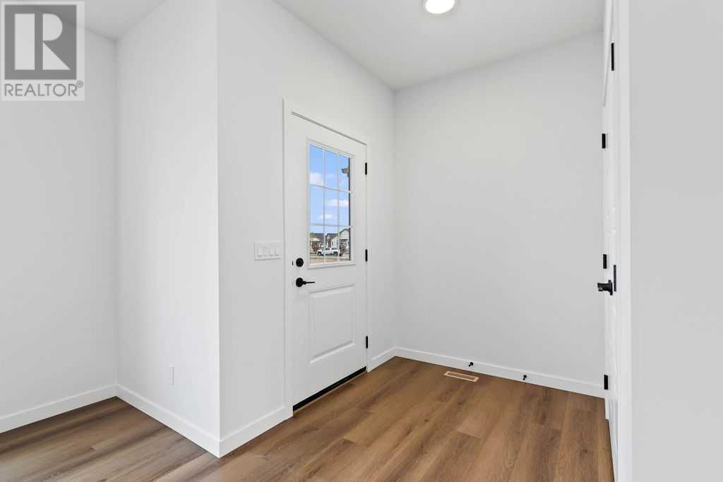 1029 Reynolds Crescent Sw Property Photo 3