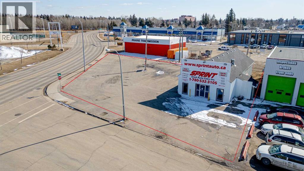 9901 113 Avenue Property Photo 2