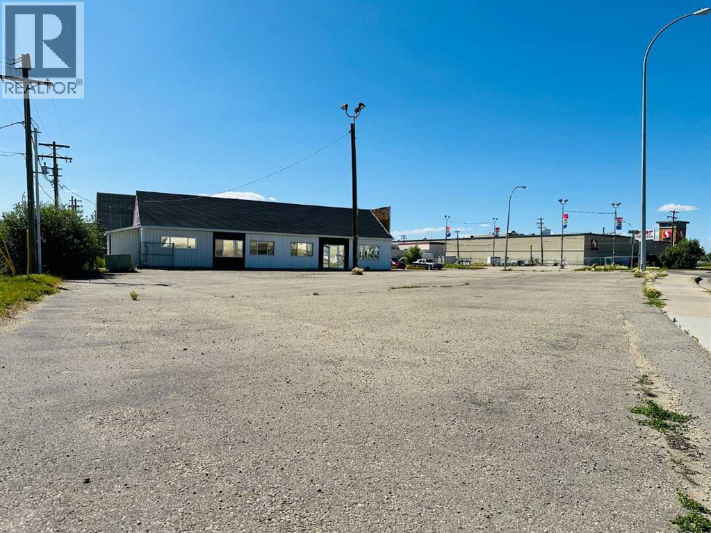 9901 113 Avenue Property Photo 3