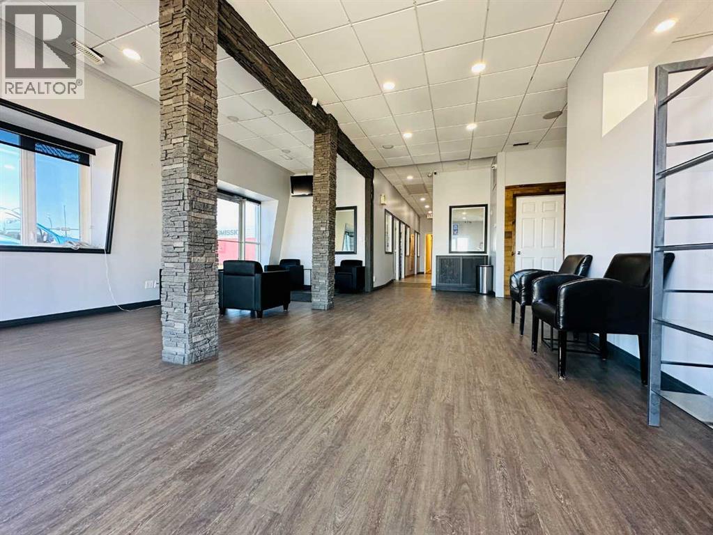 9901 113 Avenue Property Photo 4