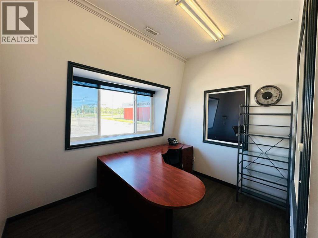 9901 113 Avenue Property Photo 10