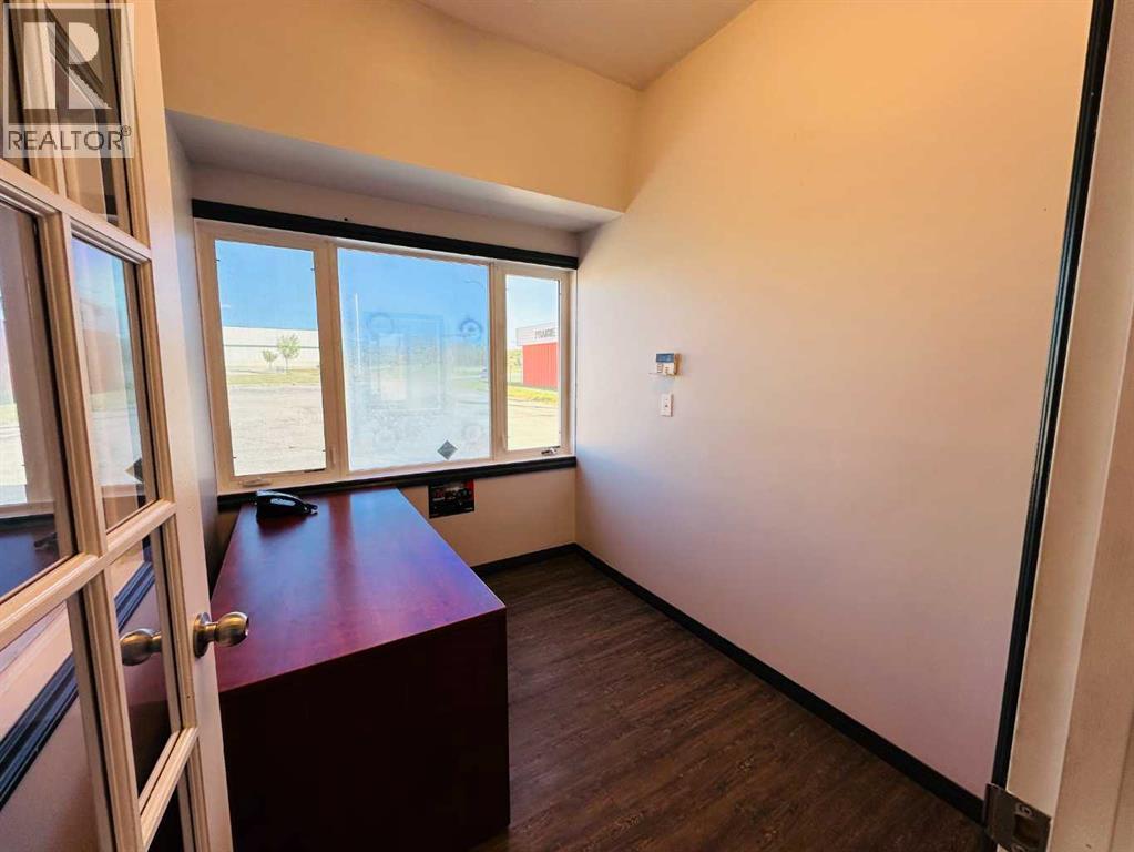 9901 113 Avenue Property Photo 11