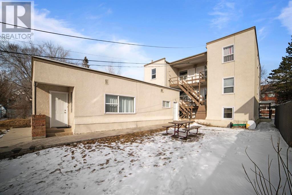 1-6, 4712 50 Street Property Photo 5