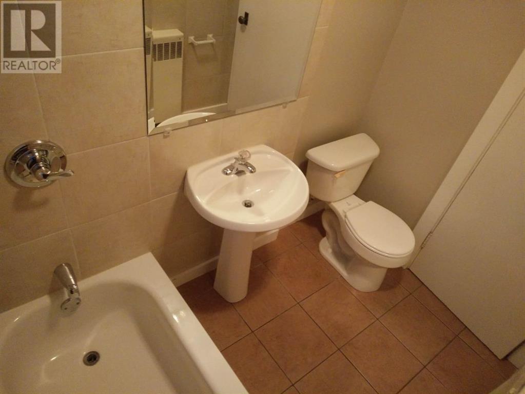 1-6, 4712 50 Street Property Photo 22