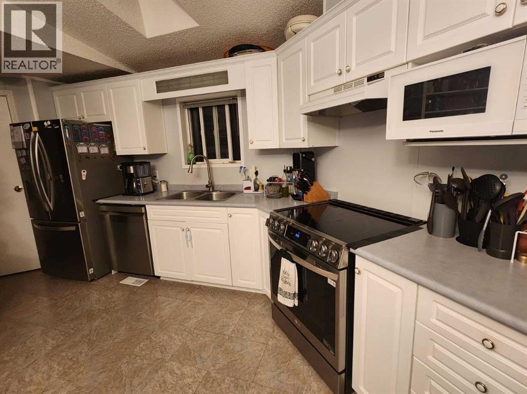 903 5 Avenue Property Photo 3